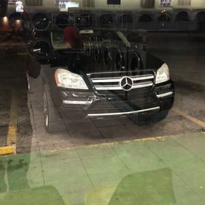 Meet your Posher, Claudio